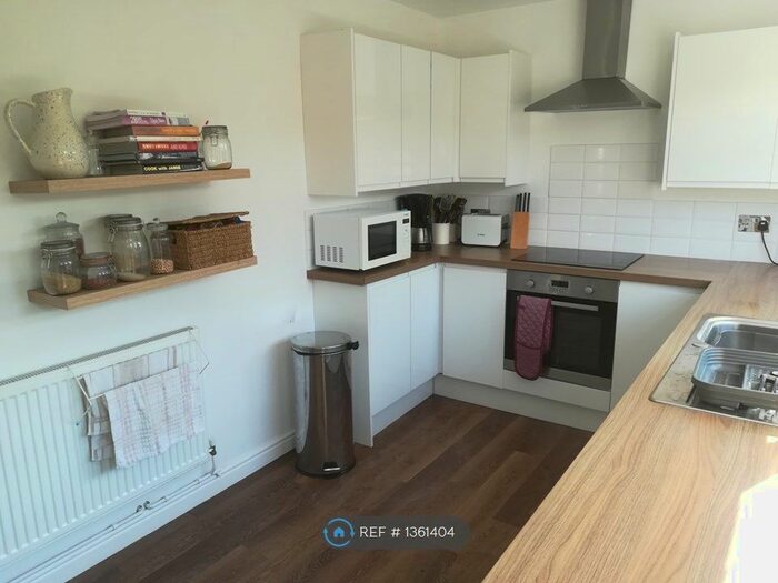 3 Bedroom Semi-Detached House To Rent In Borrowdale Drive, Norwich, NR1