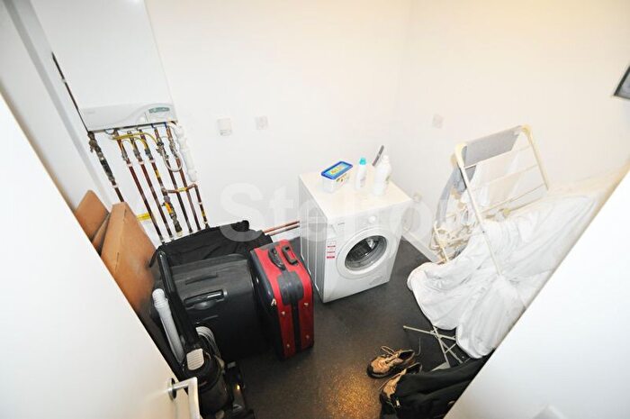 1 Bedroom Flat To Rent In Holloway Road, London, N7