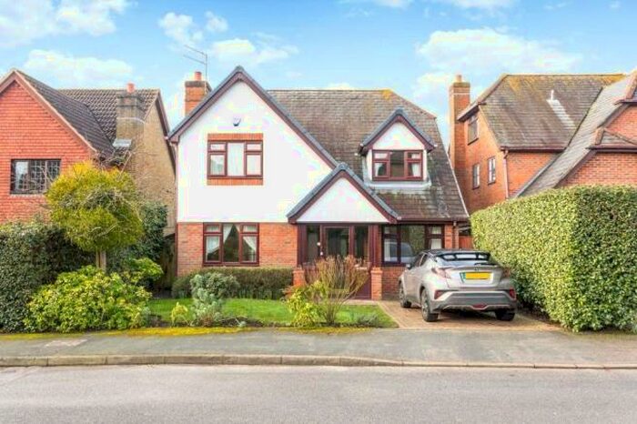 4 Bedroom Terraced House To Rent In West End, GU24