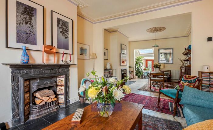 3 Bedroom Property To Rent In Linnell Road, London, SE5