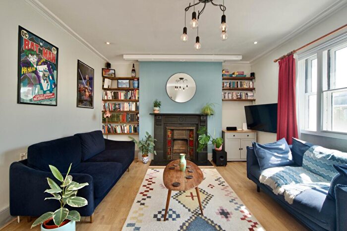 2 Bedroom Flat For Sale In Liverpool Road, London, N1