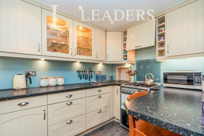 2 Bedroom Cottage To Rent In Castle Street, PO16