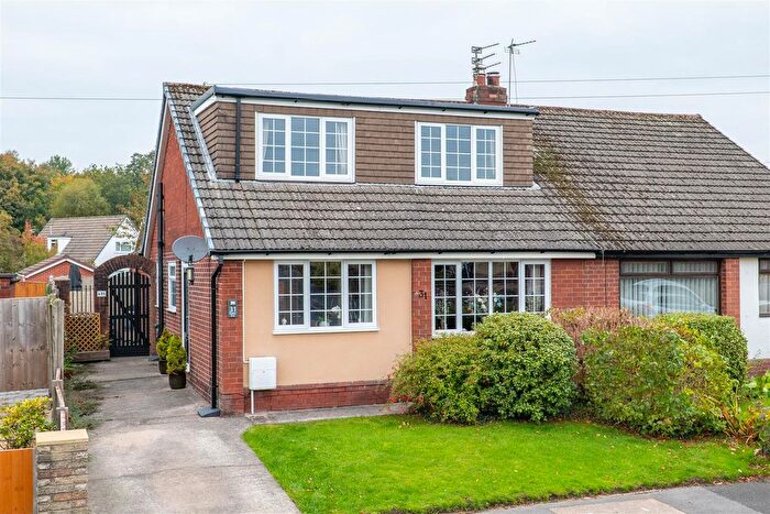 3 Bedroom Semi-Detached House For Sale In Hoghton Road, Leyland, PR25