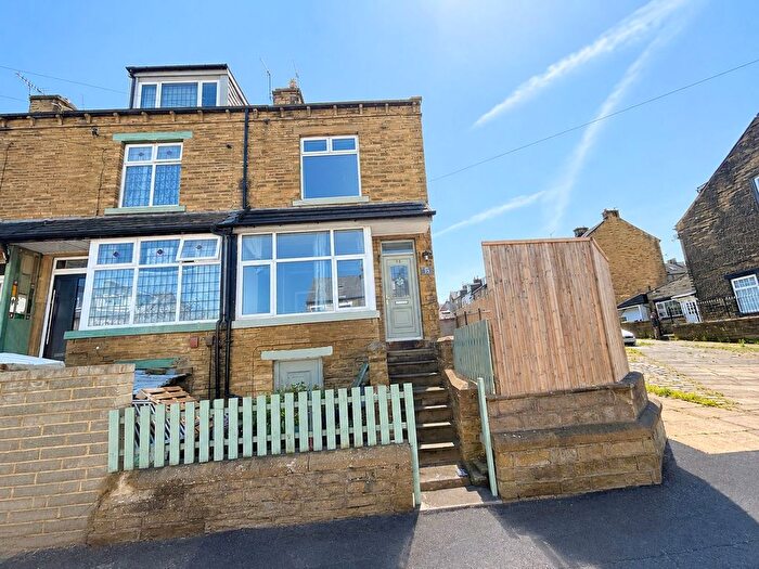 4 Bedroom End Of Terrace House For Sale In Paley Road, Bradford, BD4