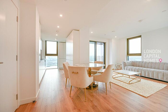 2 Bedroom Apartment To Rent In One Thames Quay, Marsh Wall, E14