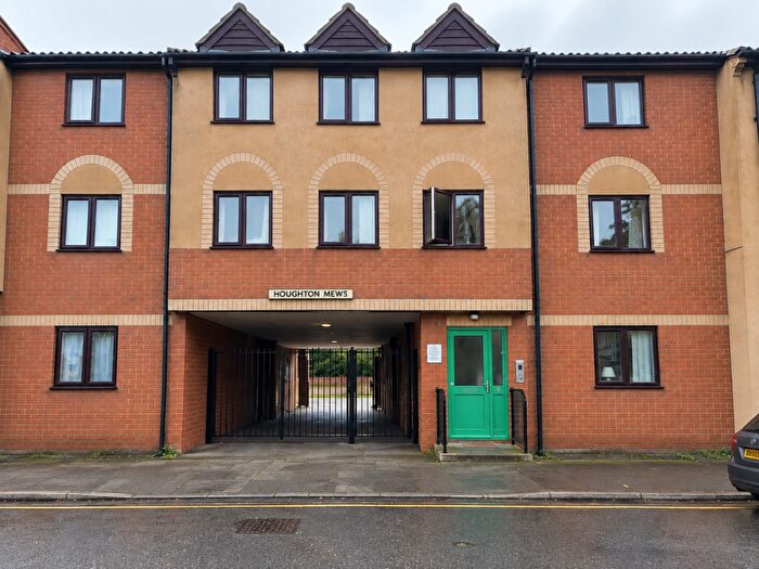 1 Bedroom Flat To Rent In Houghton Mews, Windsor Street, Luton, LU1