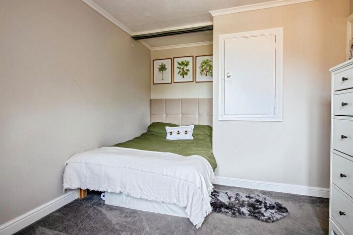 1 Bedroom Cluster House For Sale In Merlin Close, Morley, Leeds, LS27