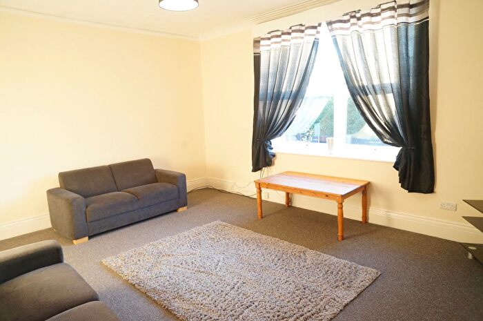 3 Bedroom Flat To Rent In Barlow Moor Road, Manchester, M20