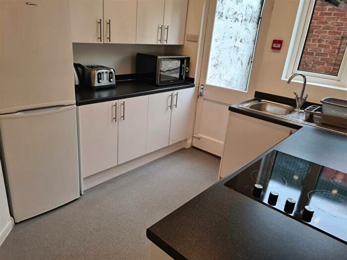 6 Bedroom Semi-Detached House To Rent In Carlton Park, Bristol, BS5