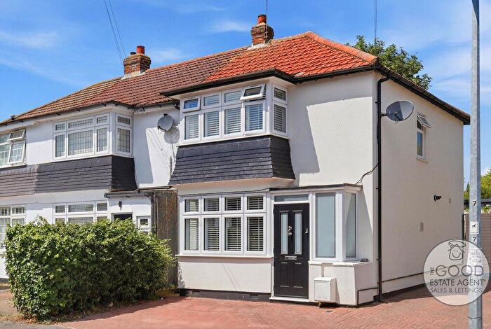2 Bedroom End Of Terrace House For Sale In Southern Drive, Loughton, IG10