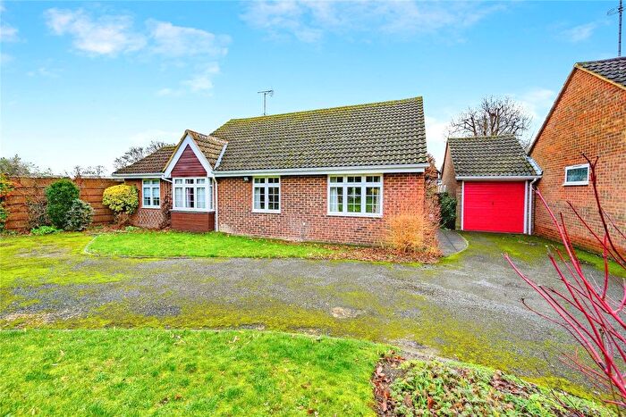 3 Bedroom Bungalow For Sale In Friary Field, Dunstable, Bedfordshire, LU6