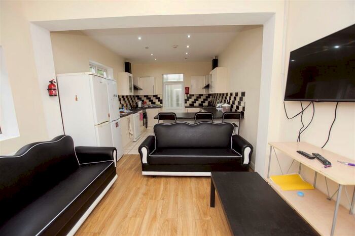 6 Bedroom House To Rent In Tiverton Road, Birmingham, B29