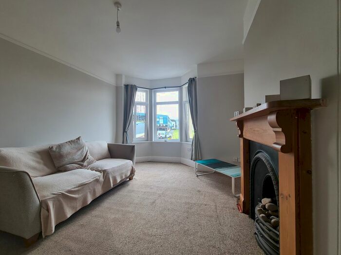 2 Bedroom Flat To Rent In Marnham Road, Torquay, TQ1