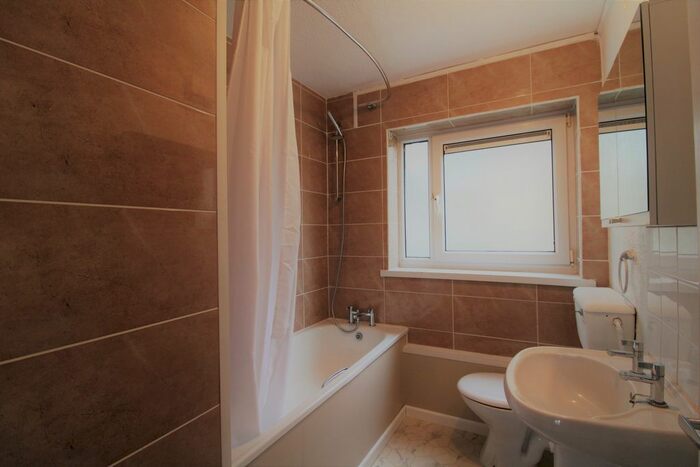 2 Bedroom Flat To Rent In Ellwood Avenue, Thornhill, Southampton, SO19