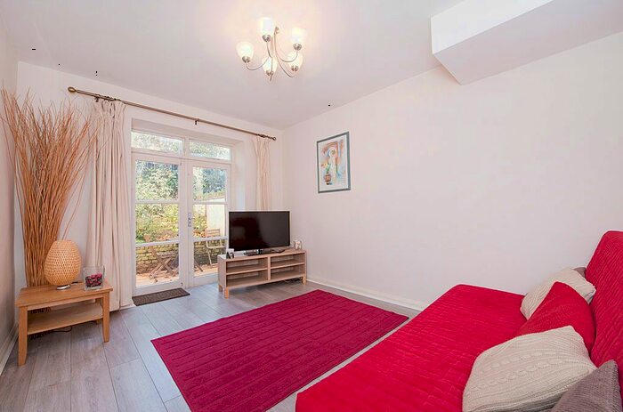 1 Bedroom Flat To Rent In Porchester Square, Bayswater, London, W2