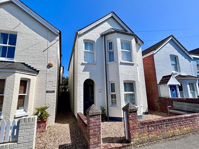 3 Bedroom Detached House To Rent In Brook Road, Lymington, Hampshire, SO41