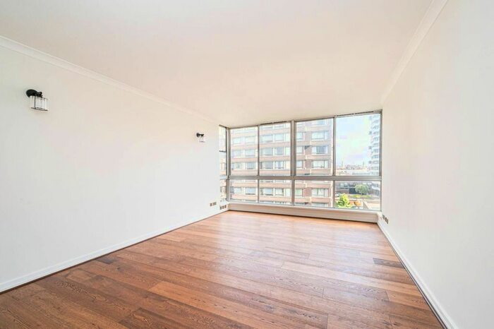 2 Bedroom Flat To Rent In Cambridge Square, Hyde Park Estate, London, W2