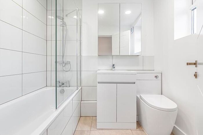 2 Bedroom Apartment To Rent In London, EC1Y