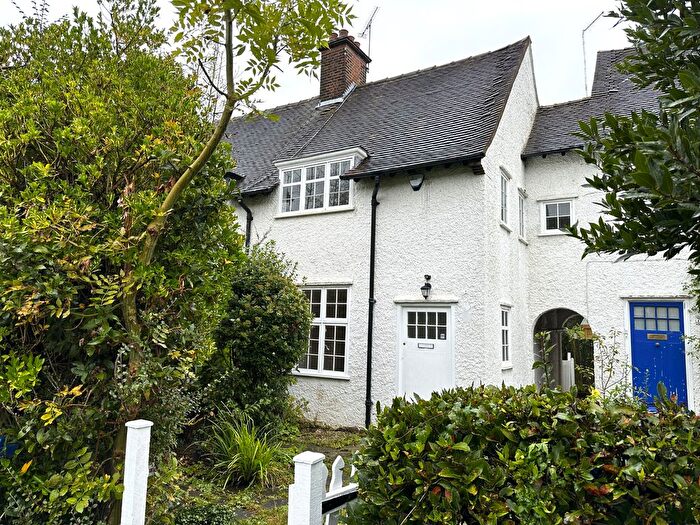 3 Bedroom Flat To Rent In Oakwood Road, London, NW11