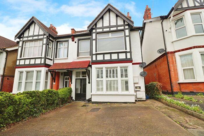 2 Bedroom Flat To Rent In Valkyrie Road, Westcliff-On-Sea, SS0