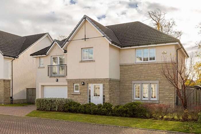 5 Bedroom Detached House For Sale In Oakwood Court, Edinburgh, EH12