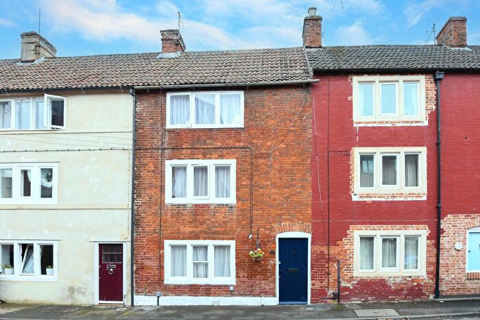 3 Bedroom House For Sale In Yerbury Street, Trowbridge, BA14