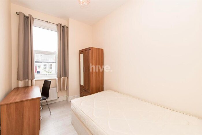 3 Bedroom Flat To Rent In Trewhitt Road, Heaton, Newcastle Upon Tyne, NE6