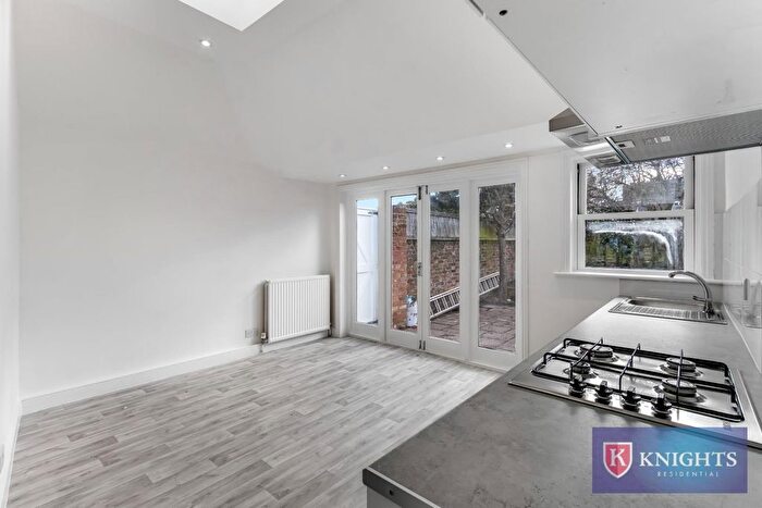 3 Bedroom End Of Terrace House For Sale In Gordon Road, Enfield, EN2