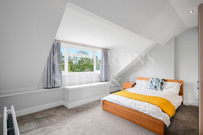 3 Bedroom Flat To Rent In Walm Lane, London, NW2
