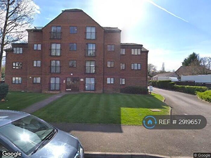 2 Bedroom Flat To Rent In Readman Court, London, SE20