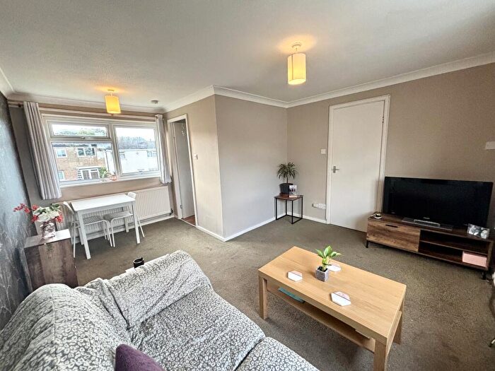 1 Bedroom Flat For Sale In Holtdale View, Holt Park, LS16