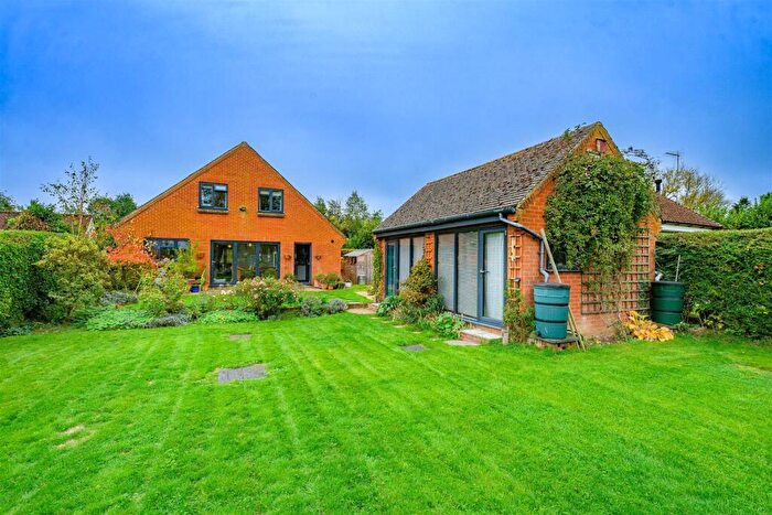 4 Bedroom Detached House For Sale In Water Lane, Bovingdon, Hemel Hempstead, HP3