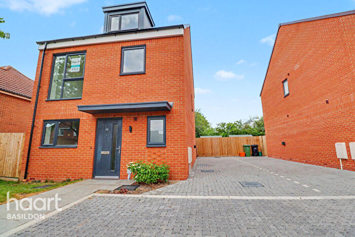 4 Bedroom Detached House For Sale In The Haven, Essex, SS14