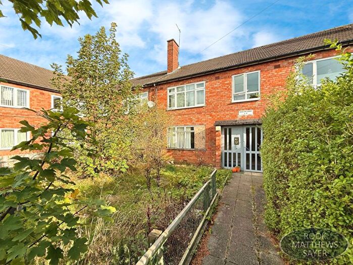 2 Bedroom Flat For Sale In Whalton Court, Newcastle Upon Tyne, NE3