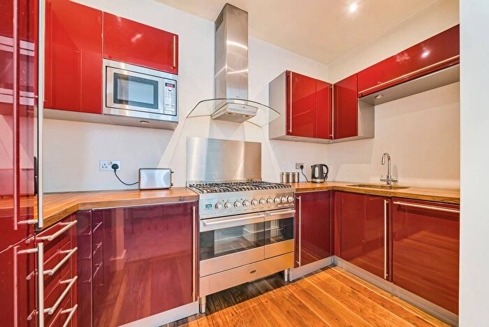 2 Bedroom Flat For Sale In Earls Court Road, Kensington, London, W8