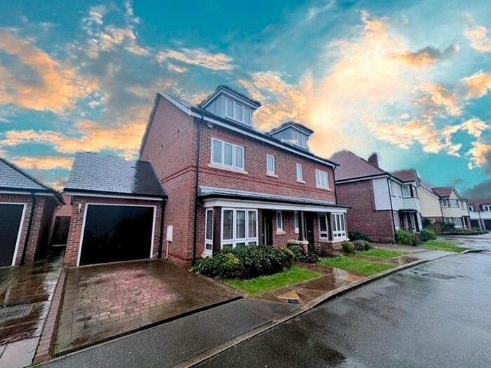 3 Bedroom Semi-Detached House To Rent In Serotine, Fleet, GU51