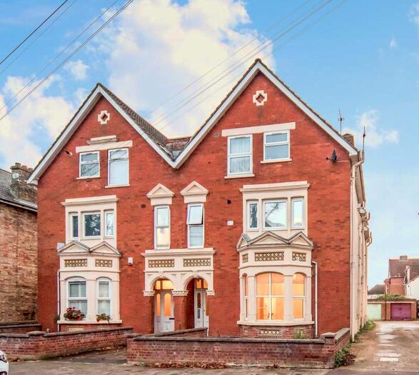 1 Bedroom Flat To Rent In Chaucer Road, Bedford, MK40