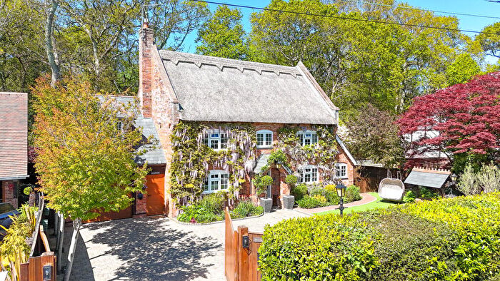 5 Bedroom Cottage For Sale In Woodside Lane, Ashley, New Milton, BH25