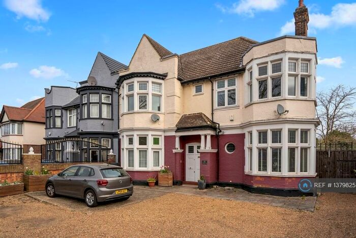 2 Bedroom Flat To Rent In Aldersbrook Road, London, E12