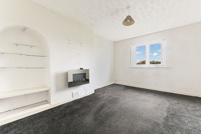 3 Bedroom Flat For Sale In Lainshaw Avenue, East Ayrshire, Kilmarnock, KA1