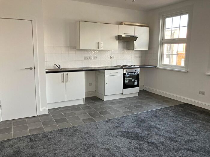 1 Bedroom Flat To Rent In Romford, Essex, RM1