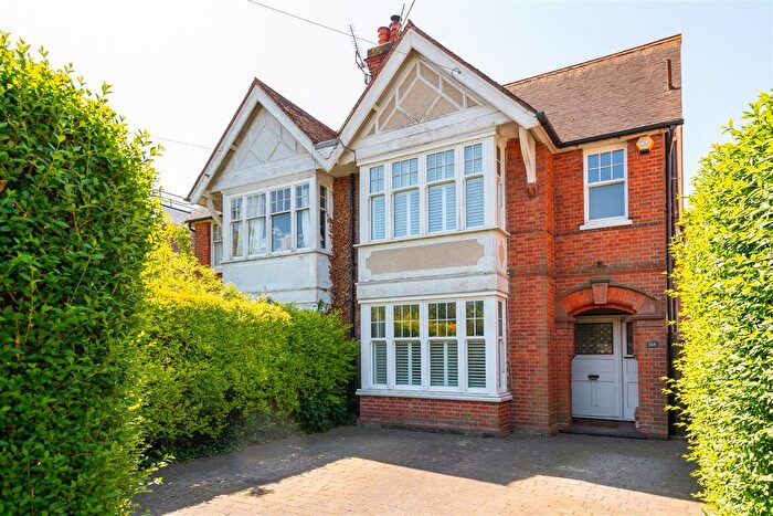 3 Bedroom Semi-Detached House For Sale In Victoria Road, Horley, RH6