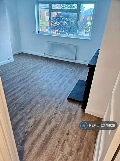 2 Bedroom Flat To Rent In Manor Drive North, New Malden, KT3