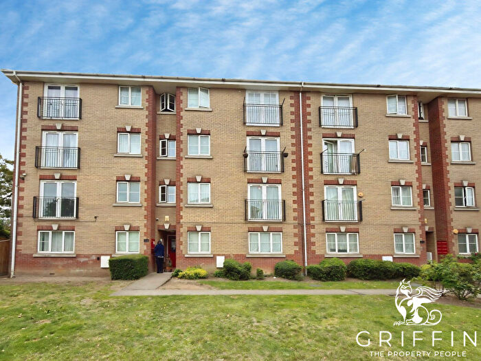 2 Bedroom Flat To Rent In Queensland Court, Dock Road, Tilbury, RM18