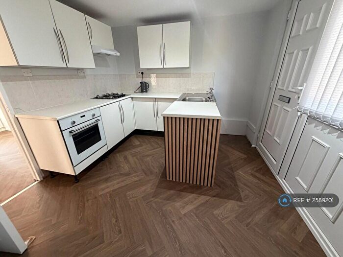 3 Bedroom End Of Terrace House To Rent In Edward Bailey Close, Coventry, CV3