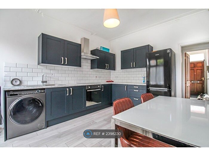 4 Bedroom Terraced House To Rent In Ash View, Leeds, LS6