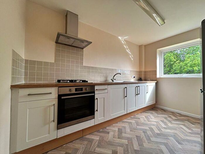 2 Bedroom Flat To Rent In Reddington Close, South Croydon, CR2