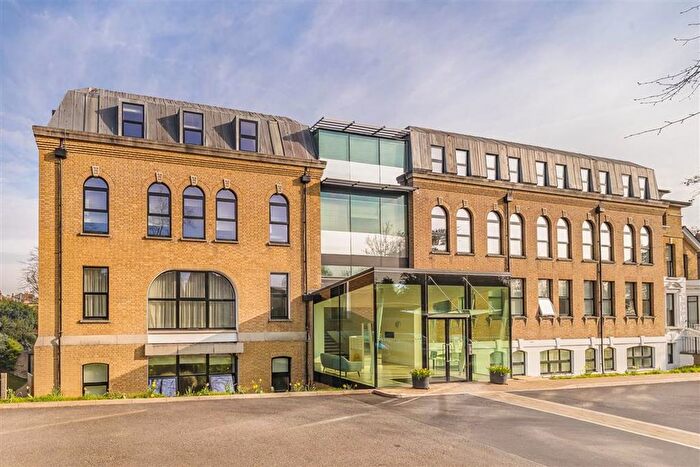 1 Bedroom Flat For Sale In Hampton Road, Teddington, TW11