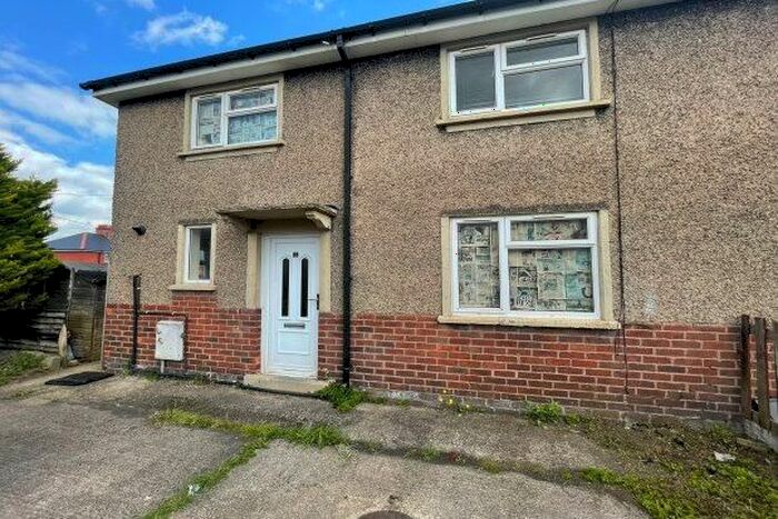 3 Bedroom Property To Rent In Hamlington Avenue, Wrecsam, LL11
