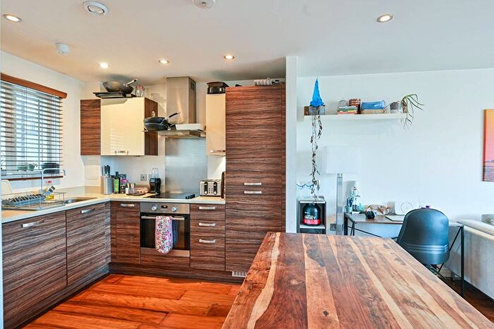 1 Bedroom Flat For Sale In Boyson Road, Elephant And Castle, London, SE17